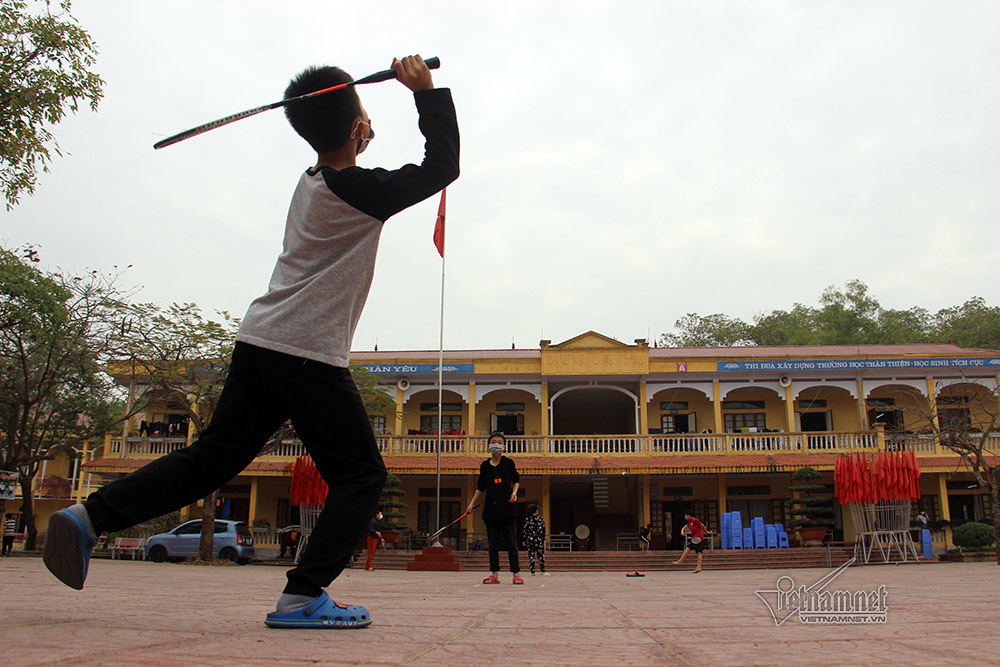 Những bảo mẫu tự nguyện vào khu cách ly F1 chăm trẻ nhỏ-5