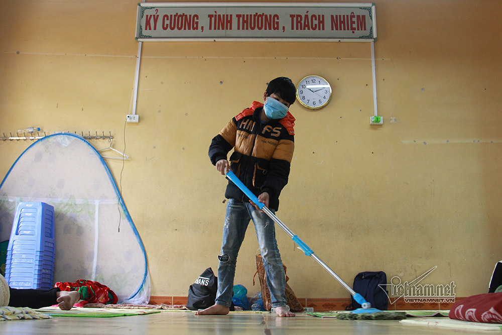 Những bảo mẫu tự nguyện vào khu cách ly F1 chăm trẻ nhỏ-6