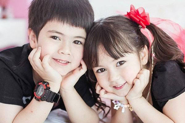 Tình trạng hiện tại của Hoàng hậu Suthida khiến dân chúng lo lắng sau khi Vua Thái tấn phong Hoàng quý phi thành Hoàng hậu thứ 2-5