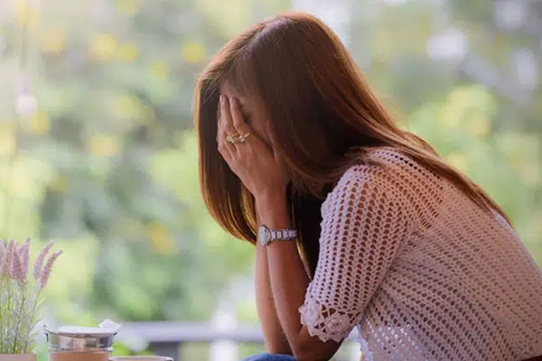 Nửa đêm, chị dâu đưa anh trai tôi cùng 2 túi quần áo đến trước cổng nhà tôi và nói một câu sốc óc-2