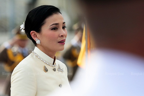 Tình trạng hiện tại của Hoàng hậu Suthida khiến dân chúng lo lắng sau khi Vua Thái tấn phong Hoàng quý phi thành Hoàng hậu thứ 2-2