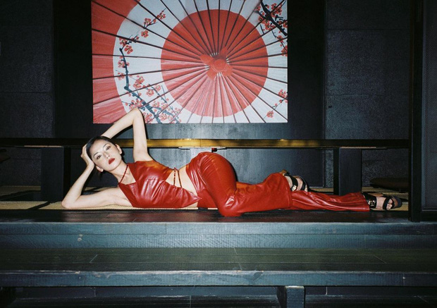 Chi Pu tung bộ ảnh cực nóng: Sexy đến mức được gọi là hậu duệ của Ngọc Trinh?-3