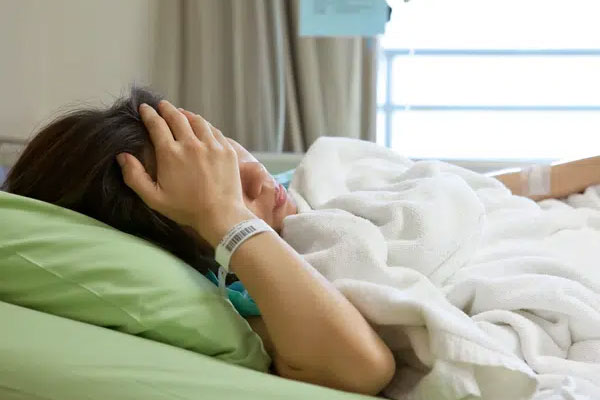 Cô gái trẻ phát hiện ung thư ruột giai đoạn cuối dù không uống rượu, hút thuốc: Bác sĩ nói nguyên nhân đến từ một thói quen ăn tối nguy hiểm-1