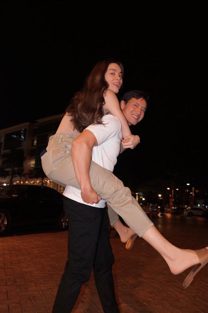 Hà Hồ thường xuyên diện áo mặc như không, dân tình nức nở với body cực phẩm-1