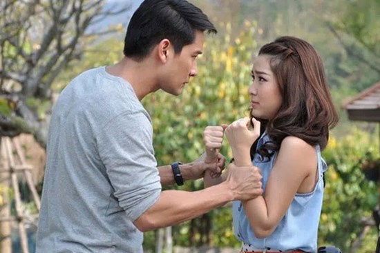 Nửa đêm, chị dâu đưa anh trai tôi cùng 2 túi quần áo đến trước cổng nhà tôi và nói một câu sốc óc
