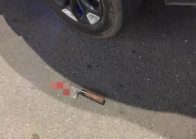 Bình Dương: Giám đốc Trung Quốc U60 cắt cổ cô gái 27 tuổi trong phòng làm việc rồi lái xe ra đường tự sát-2