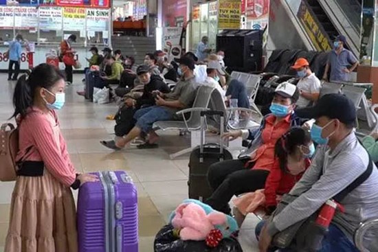 Hà Nội không phong tỏa tràn lan, không cấm người dân về quê ăn Tết
