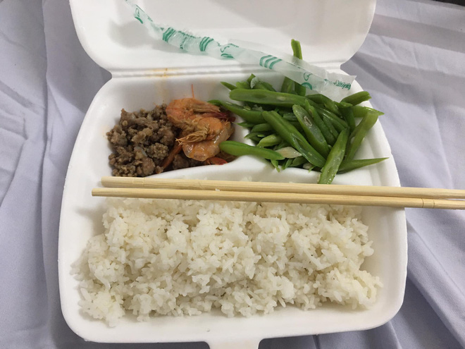 Nhật ký cách ly dễ thương của thanh niên Hạ Long: Xác định Tết xa nhà nhưng vẫn ổn, đồ ăn phần lớn rất bon mồm-6