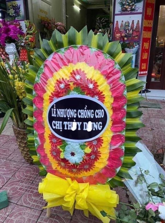 Màn đánh ghen cực đỉnh: Mua vòng hoa đến tặng và tuyên bố nhường chồng cho tiểu tam-1