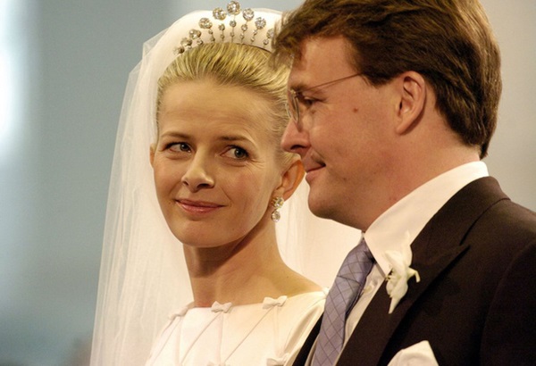 Ngôn tình thời hiện đại: Vị Hoàng tử kiên quyết từ bỏ quyền kế vị vì tình yêu sâu đậm bị ngăn cấm, cái kết cuối cùng lại đau buồn đầy tiếc nuối-4