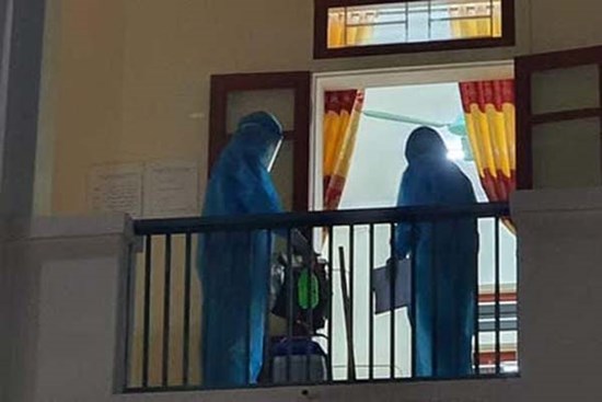 Nam sinh viên trường FPT cơ sở Mỹ Đình tự đi xe máy từ Hà Nội về Nghệ An lên cơn sốt, ho