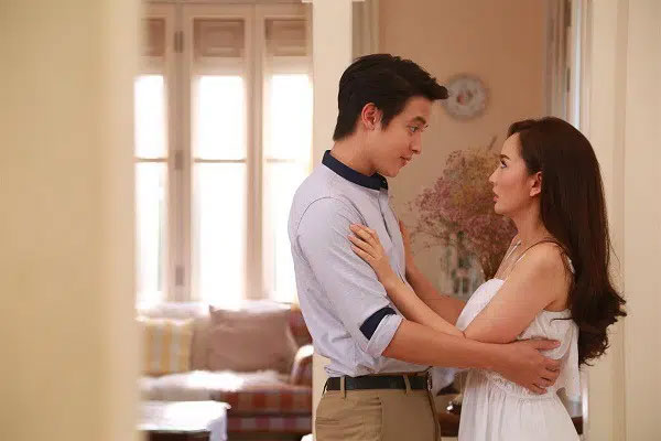 Đau bụng quằn quại nên đi khám, bác sĩ yêu cầu tôi nhập viện nhưng bạn trai lại nói một câu khiến tôi choáng váng-1