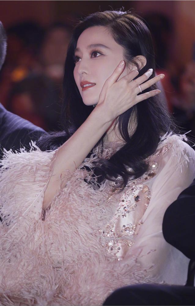 Đẳng cấp nhan sắc của Phạm Băng Băng được khẳng định chỉ nhờ mái tóc: Tóc buộc thì sang chảnh xuất thần, tóc xõa kiêu sa bí ẩn-3