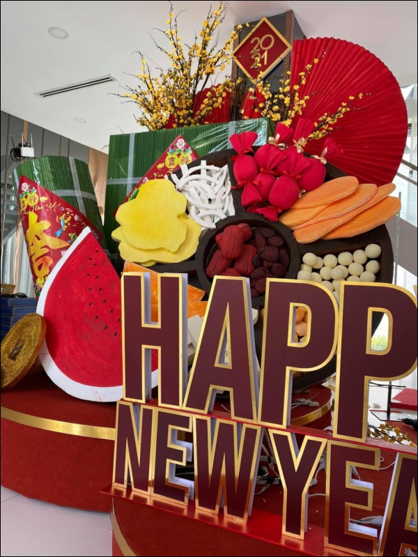 Sao Việt trang trí nhà cửa đón Tết: Lã Thanh Huyền 3 đời chơi lan Hồ Điệp, Thúy Hạnh thiết kế sân vườn đèn hoa lộng lẫy như nhà hàng Nhật-20