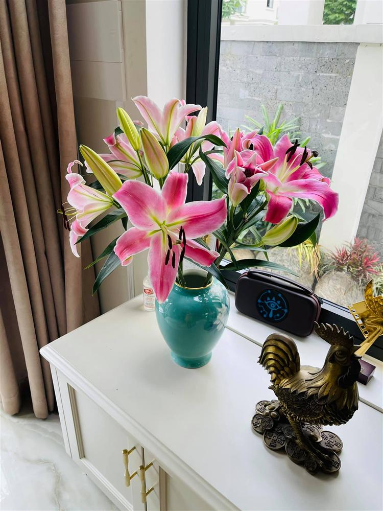 Sao Việt trang trí nhà cửa đón Tết: Lã Thanh Huyền 3 đời chơi lan Hồ Điệp, Thúy Hạnh thiết kế sân&nbsp;vườn đèn hoa lộng lẫy như nhà hàng Nhật-3