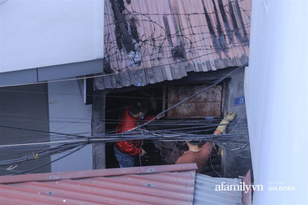 Nhân chứng bàng hoàng kể về khoảnh khắc phòng trọ bốc cháy khiến 4 sinh viên tử vong: Con tôi vừa chạy vừa kêu bố ơi chết nhiều người lắm!-5