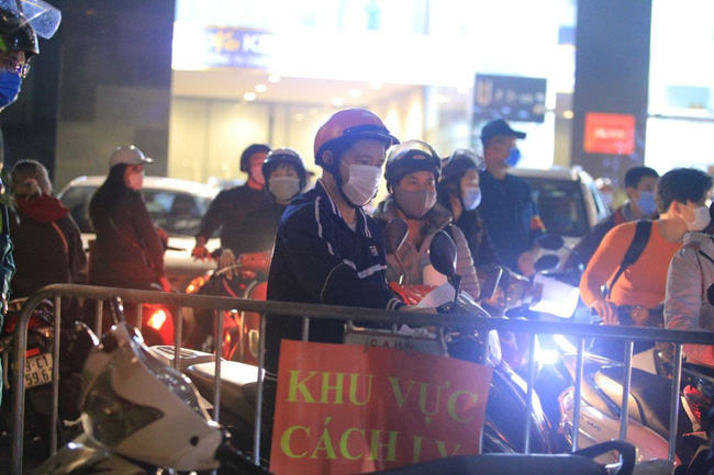 Hà Nội phong tỏa tạm thời chung cư 88 Láng Hạ nơi nữ nhân viên ngân hàng mắc COVID-19 sinh sống-4