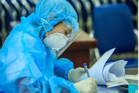 Nữ nhân viên ngân hàng ở Hà Nội nhiễm COVID-19 đã đi những nơi nào trước khi phát hiện dương tính?