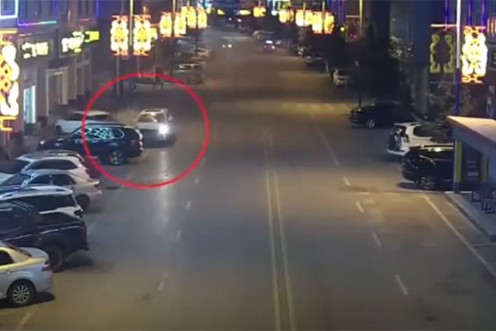 Tài xế lái xe đâm vào 8 ôtô sau khi cãi nhau với vợ