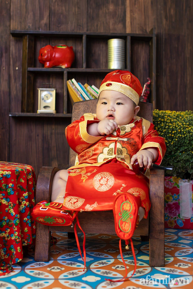 Bộ ảnh Tết của bé trai 1 tuổi gây sốt MXH vì đáng yêu phát hờn: Nhìn thôi đã thấy năm mới vui vẻ, khỏe mạnh, sung túc đủ đầy rồi!-7