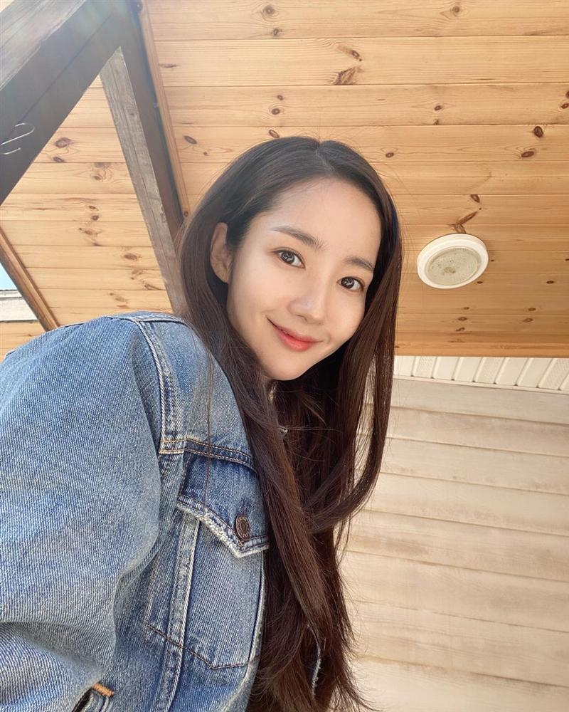 7 món đồ đắt nhất trên Instagram của Park Min Young: Choáng với bộ váy hoa trễ vai nhìn đơn giản mà gần 100 triệu-14