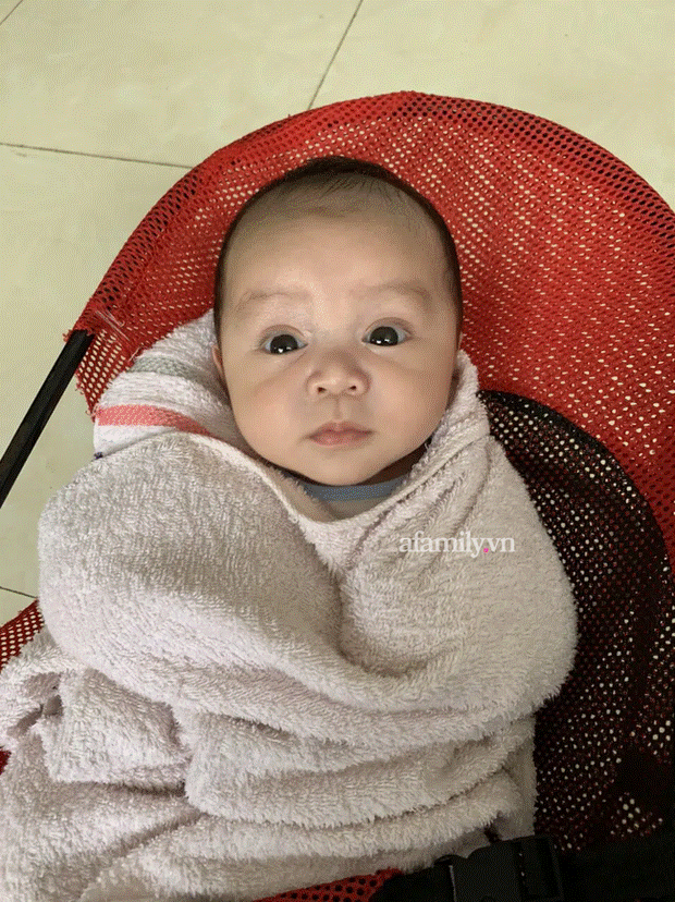 Bé trai 5 ngày tuổi quấn kín khăn, bị bỏ rơi trong chiếc giỏ bên cạnh tượng Phật ngày cận Tết-4