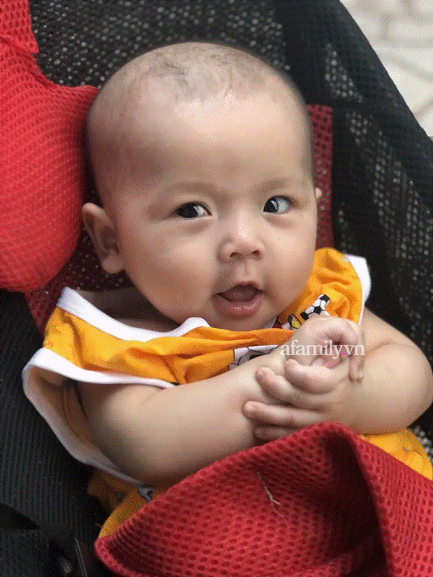 Bé trai 5 ngày tuổi quấn kín khăn, bị bỏ rơi trong chiếc giỏ bên cạnh tượng Phật ngày cận Tết-7