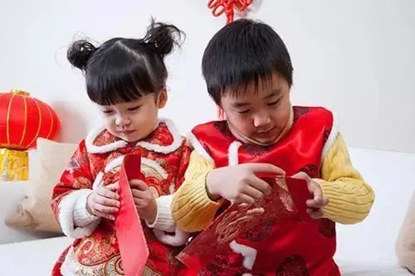 Có nên tịch thu phong bao lì xì của con? Câu trả lời có thể khiến các bé xị mặt cả mấy ngày Tết nhưng lý do lại rất thuyết phục-3