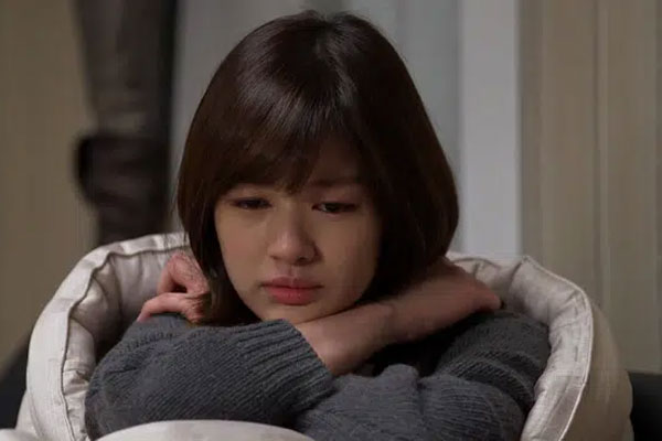 Sau khi ngắm cây đào phai nhà tôi, chị dâu tự ý cầm kéo cắt một cành để xin lộc nhưng thái độ của anh trai lúc đó càng khiến tôi phẫn nộ hơn-1