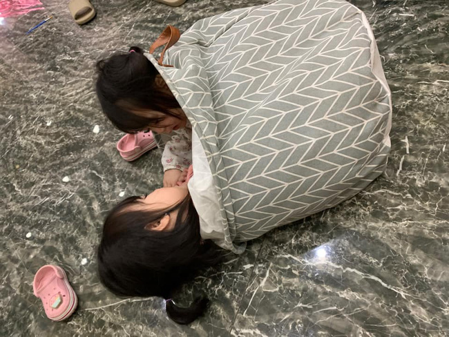 Toàn cảnh tình hình của các gia đình có con nghỉ Tết sớm qua ảnh: Loạn nhà, đánh nhau chí chóe, ăn ngủ vô tội vạ-6