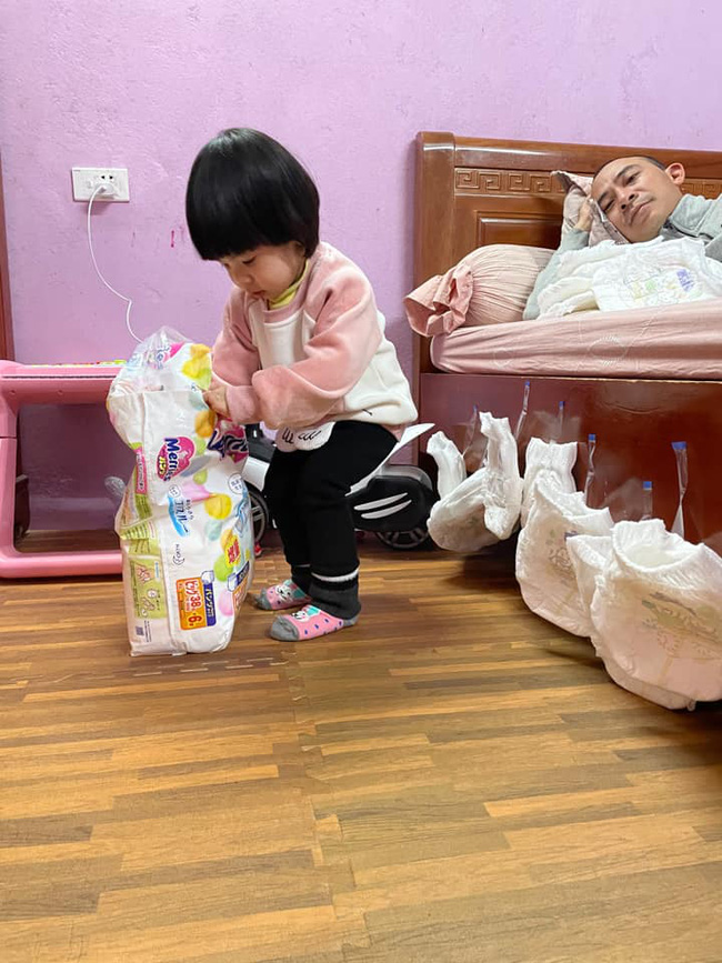 Toàn cảnh tình hình của các gia đình có con nghỉ Tết sớm qua ảnh: Loạn nhà, đánh nhau chí chóe, ăn ngủ vô tội vạ-10