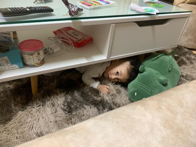 Toàn cảnh tình hình của các gia đình có con nghỉ Tết sớm qua ảnh: Loạn nhà, đánh nhau chí chóe, ăn ngủ vô tội vạ-11