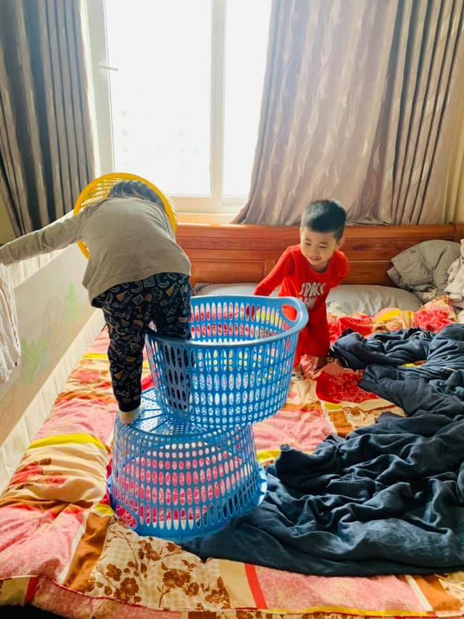 Toàn cảnh tình hình của các gia đình có con nghỉ Tết sớm qua ảnh: Loạn nhà, đánh nhau chí chóe, ăn ngủ vô tội vạ-14