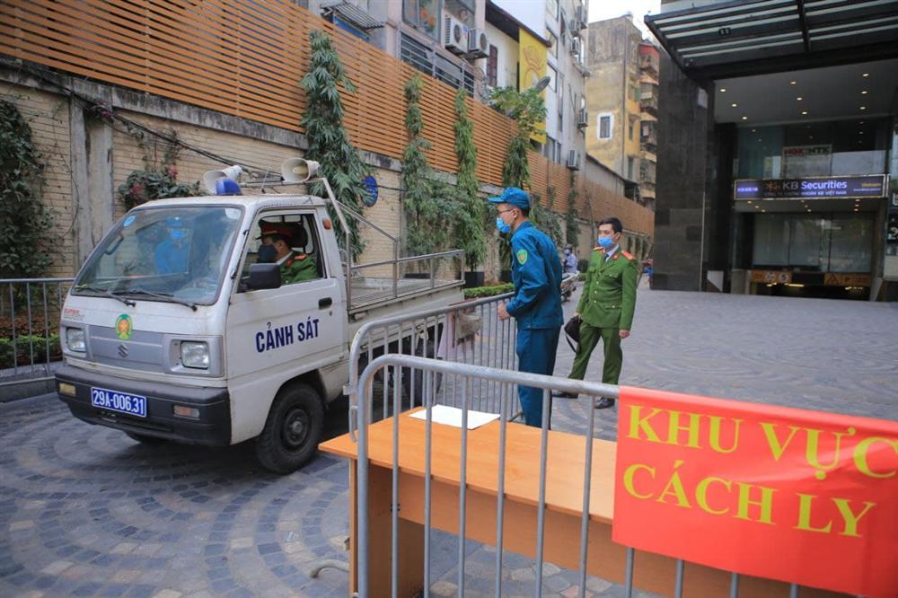 Hà Nội: Gỡ bỏ phong tỏa chung cư 88 Láng Hạ, cư dân vui như Tết!-10