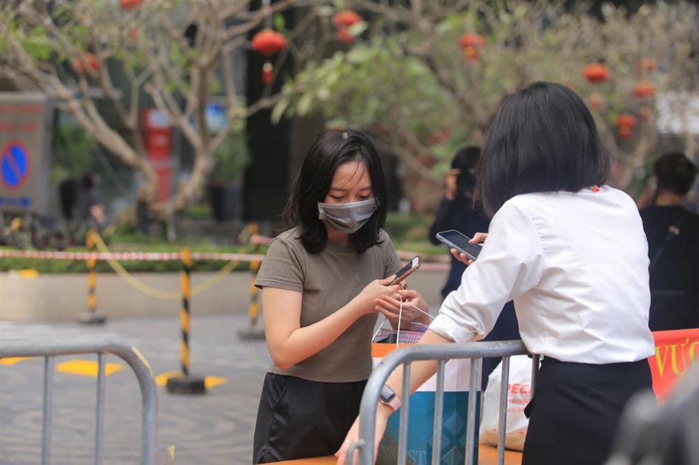 Hà Nội: Gỡ bỏ phong tỏa chung cư 88 Láng Hạ, cư dân vui như Tết!-20