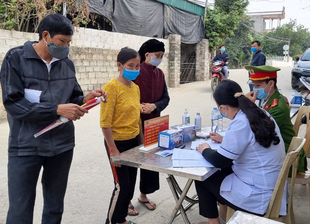 4 thanh niên tử vong trong vụ cháy do đốt vàng mã ở Hà Nội: Người vợ mang thai 8 tháng ôm linh cữu chồng khóc nghẹn-2