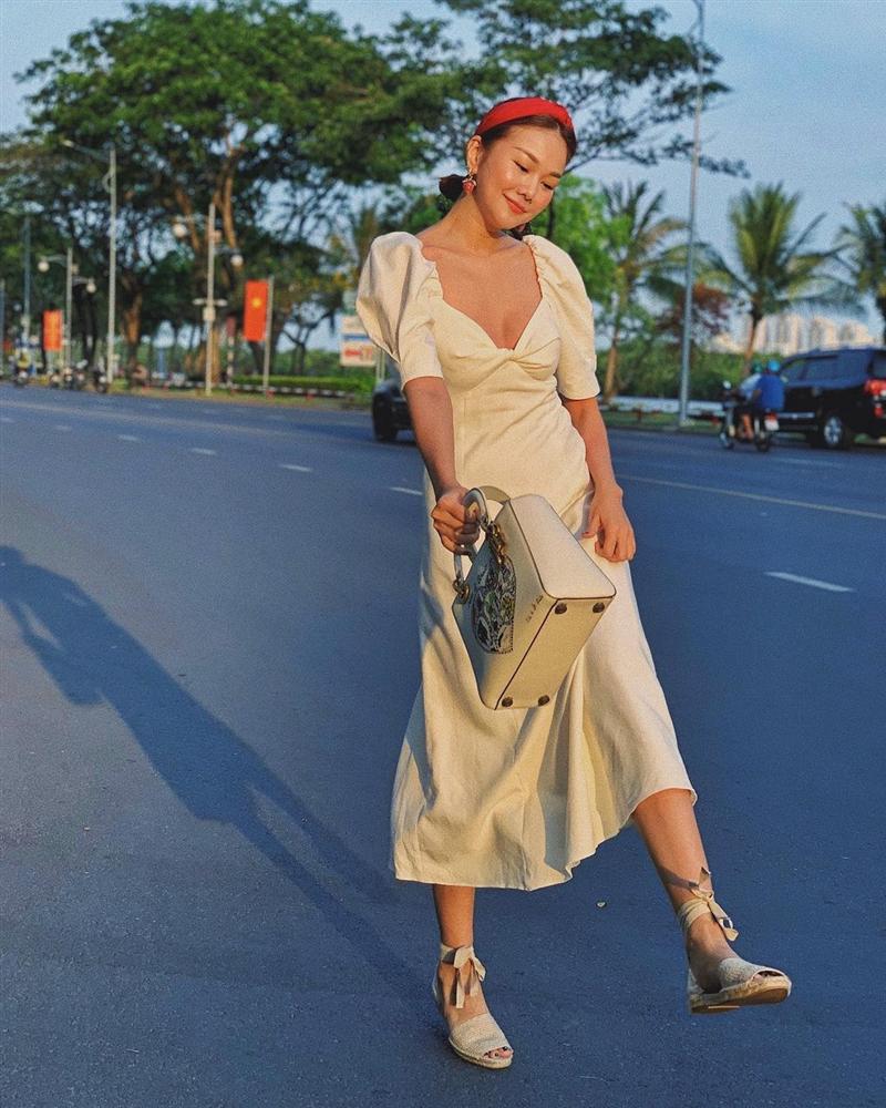 4 mẫu váy tủ của sao Việt: Tất cả đều xinh và sang đến nỗi bạn sẽ muốn sắm hết để diện Tết-3