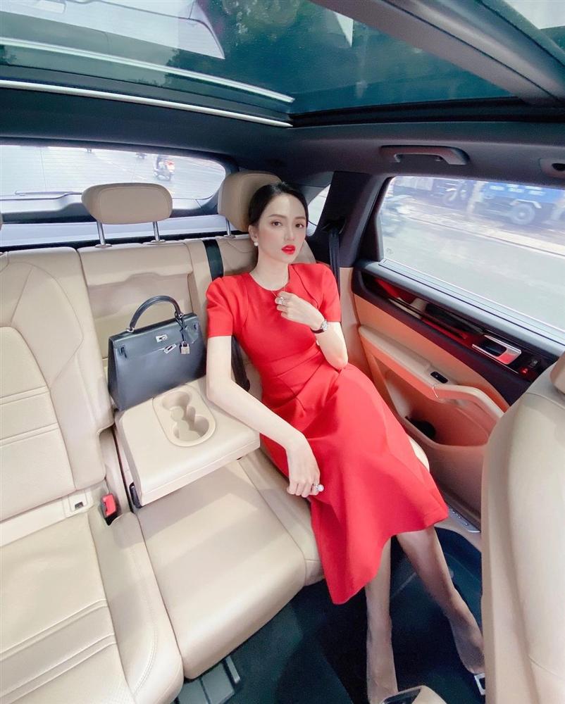 4 mẫu váy tủ của sao Việt: Tất cả đều xinh và sang đến nỗi bạn sẽ muốn sắm hết để diện Tết-7