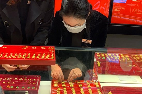 Giá vàng hôm nay 6/2: Áp Tết, vàng giảm mạnh