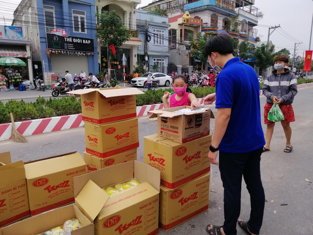 Cuộc sống bên trong khu cách ly ĐH Thủ Dầu Một: Đồ đạc tiếp tế đầy đủ, dù ăn Tết xa nhà nhưng ai cũng thấy ấm lòng lắm-6