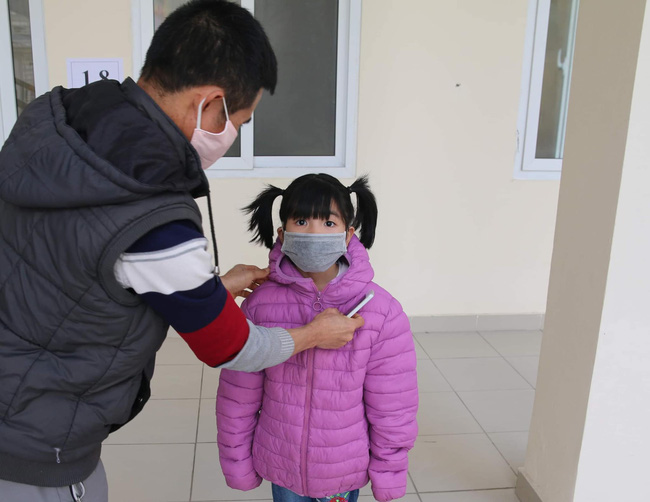 Hành trình ăn Tết ở cữ của người mẹ bé gái 21 ngày tuổi dương tính SARS-CoV-2 và nụ cười của những đứa trẻ trong bệnh viện dã chiến ở Hải Dương-6