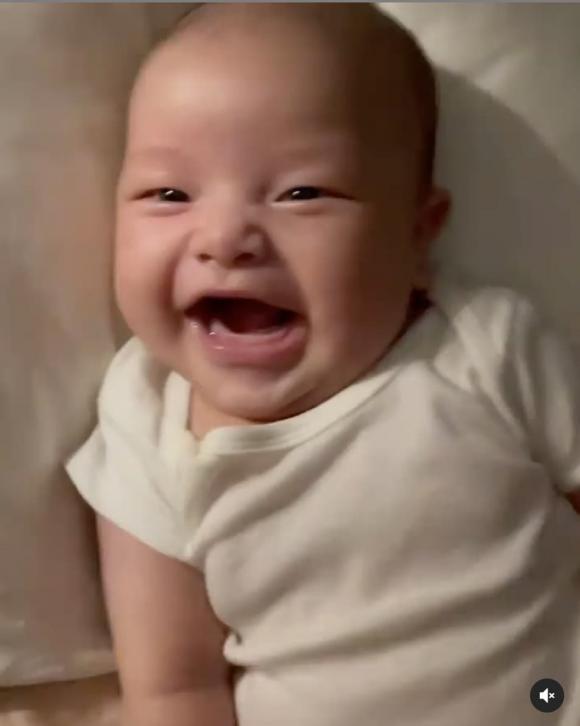 Vừa lập trang cá nhân cho cặp song sinh, Hà Hồ đã thay đổi chi tiết này vì Subeo-3