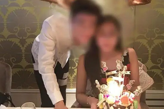 Chồng xẵng giọng yêu cầu 