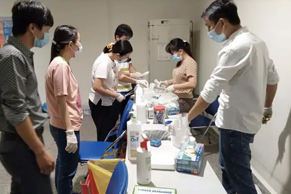 Cận cảnh phong toả chung cư 1.000 dân vì nhân viên sân bay Tân Sơn Nhất dương tính SARS-CoV-2-15