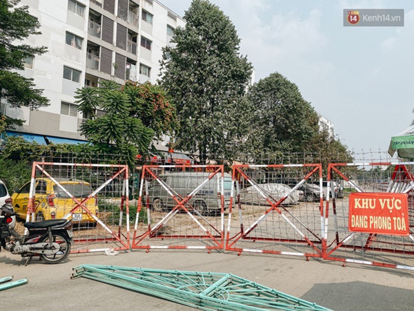 Cận cảnh phong toả chung cư 1.000 dân vì nhân viên sân bay Tân Sơn Nhất dương tính SARS-CoV-2-3