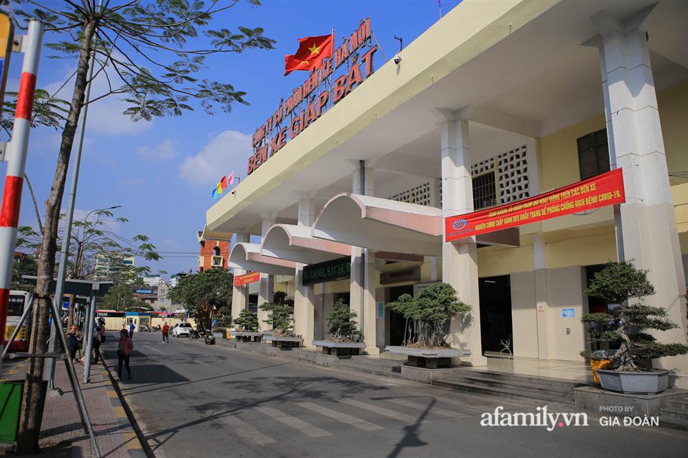 Cảnh tượng hiếm gặp ở Hà Nội: Bến xe vắng tanh ngày cuối năm, nhà xe ngán ngẩm chuyến đông nhất chỉ được 12 khách-1