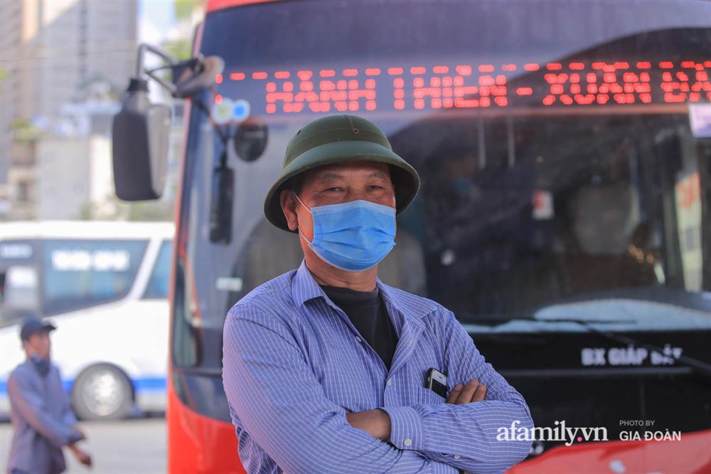 Cảnh tượng hiếm gặp ở Hà Nội: Bến xe vắng tanh ngày cuối năm, nhà xe ngán ngẩm chuyến đông nhất chỉ được 12 khách-5