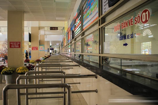 Cảnh tượng hiếm gặp ở Hà Nội: Bến xe vắng tanh ngày cuối năm, nhà xe ngán ngẩm chuyến đông nhất chỉ được 12 khách