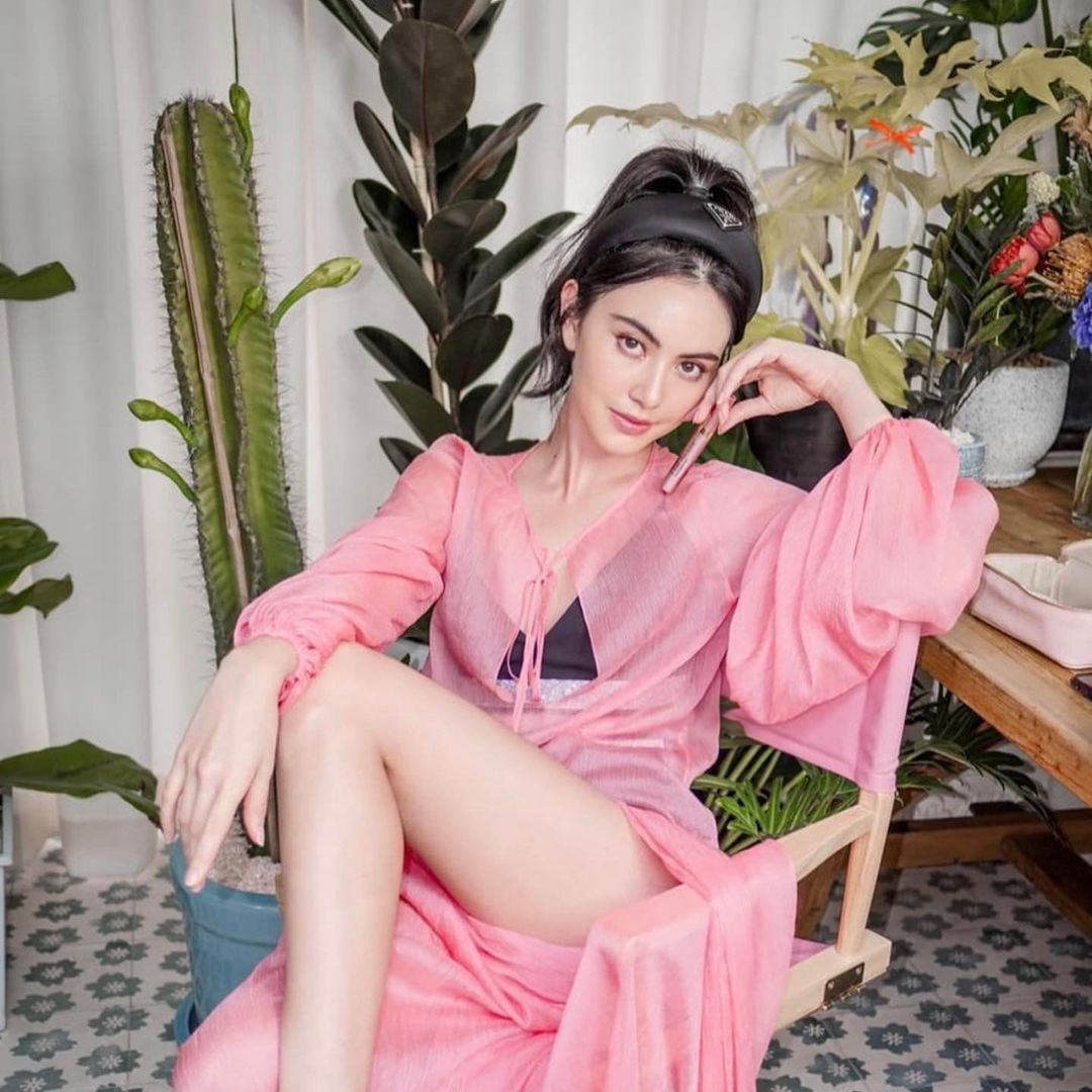 Ngọc Trinh mà muốn chơi Tết hệ hàng hiệu thì phải sắm đủ combo: Băng đô quý tộc và áo cái bang của Prada-10