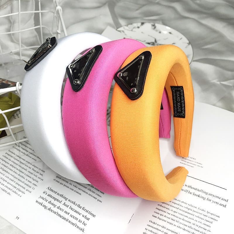 Ngọc Trinh mà muốn chơi Tết hệ hàng hiệu thì phải sắm đủ combo: Băng đô quý tộc và áo cái bang của Prada-8